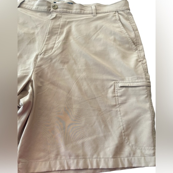 🔥⛳️Chaps golf shorts size 42 tan cargo style. Like new with stretch! - Picture 2 of 8